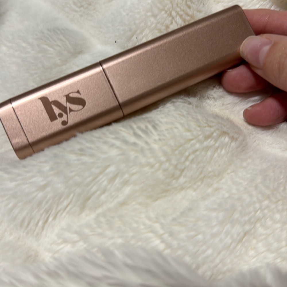 LYS contour stick in courage